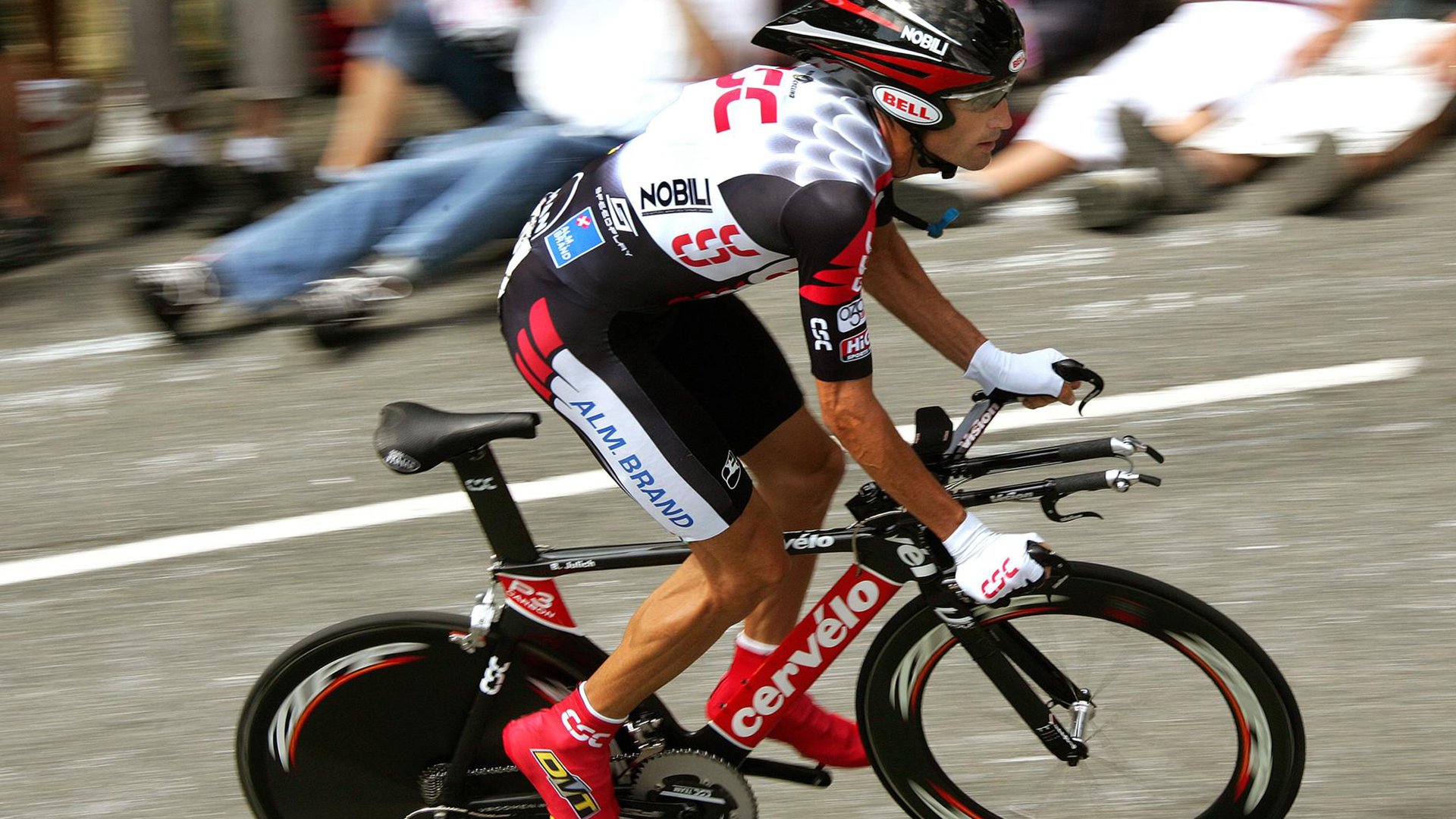 开云体育app-赛道与球场，当独行侠冲垮广厦，西亚卡姆在F1街道赛接管比赛